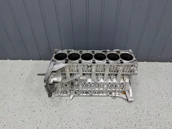 BMW Motorblock Fram för 5-serie E60 E61 2009 image 3