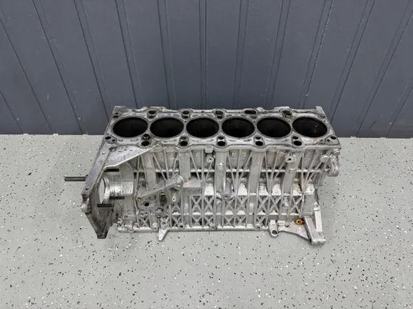 BMW Motorblock Fram för 5-serie E60 E61 2009 image 4