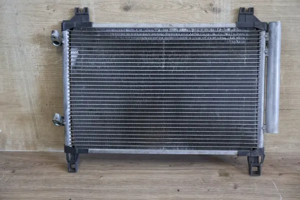 Condenseur AC OEM 88460-0D050 pour Toyota Yaris II image 3