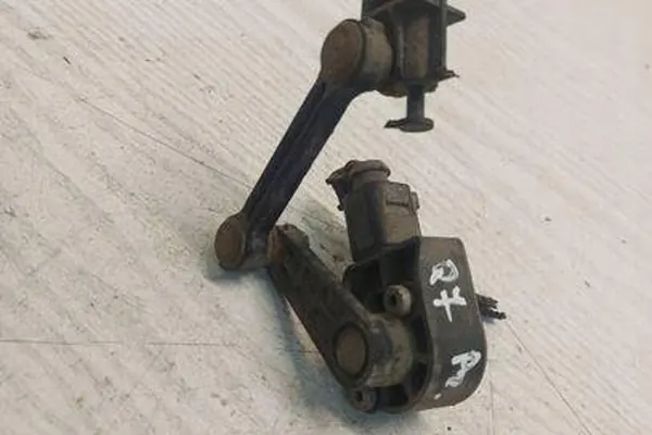 Sensor de nível dianteiro direito AUDI Q7 3.0L Diesel 2007 image 2