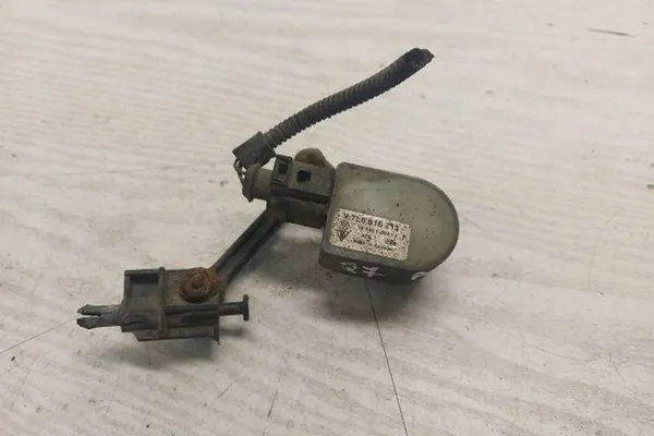 Sensor de nível dianteiro direito AUDI Q7 3.0L Diesel 2007 image 3