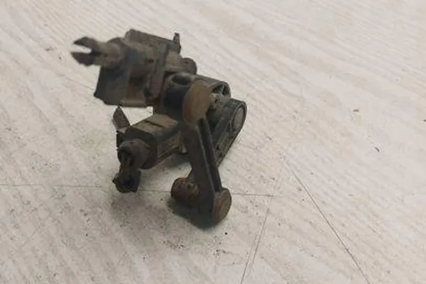 Sensor de nível dianteiro direito AUDI Q7 3.0L Diesel 2007 image 4