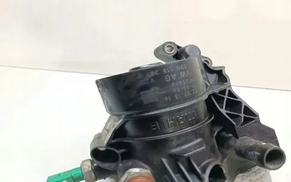 Oljefilterfäste OEM 03N115389B VW Passat B8 image 4