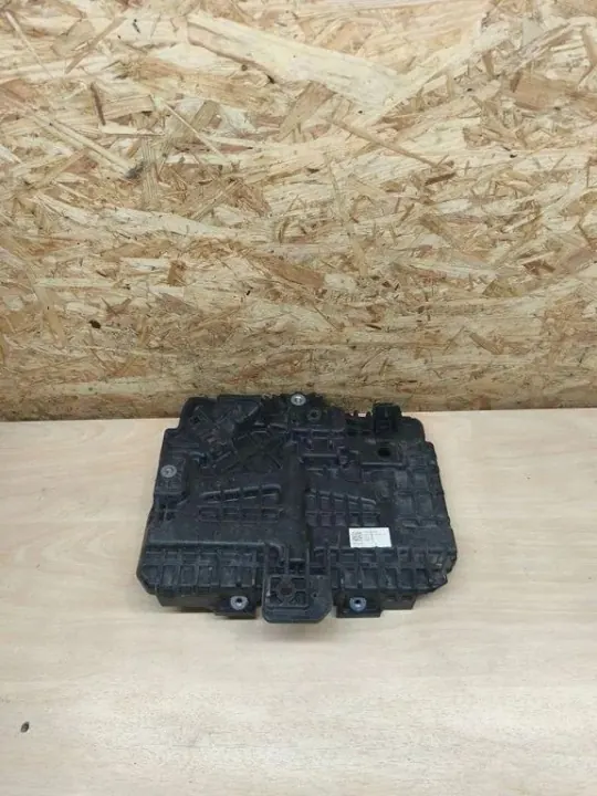 Base de batería Kia OEM 3715037600 - Usado image 2