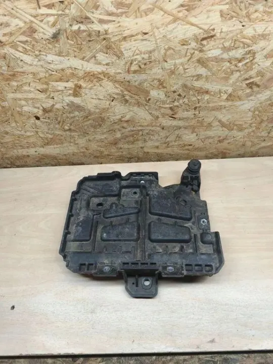 Base de batería Kia OEM 3715037600 - Usado image 3
