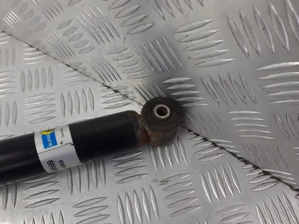 Bakre Vänstra Stötdämpare VW Polo IV image 4