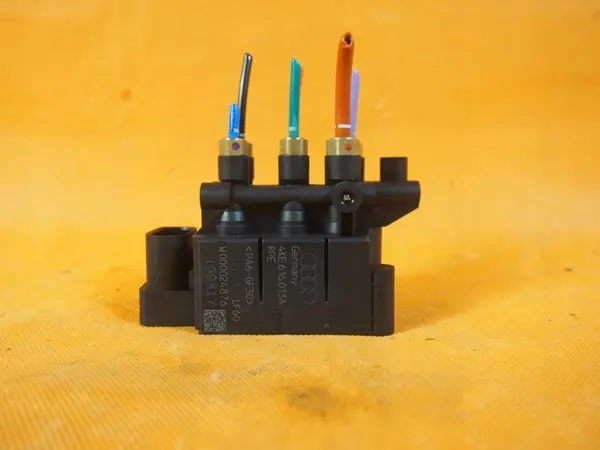 Audi E-Tron Jousitusventtiilisarja OEM 4ke616013a image 6