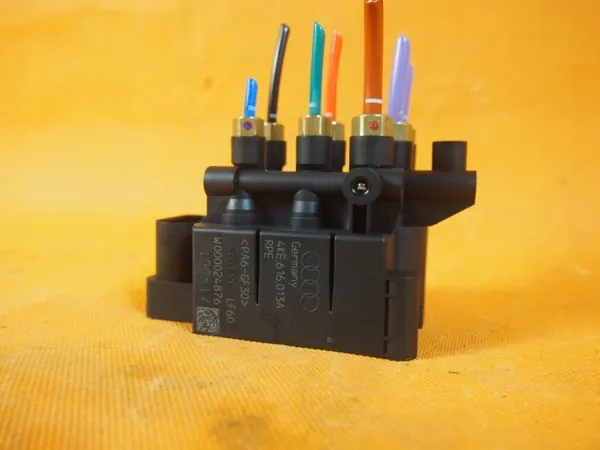Audi E-Tron Jousitusventtiilisarja OEM 4ke616013a image 8