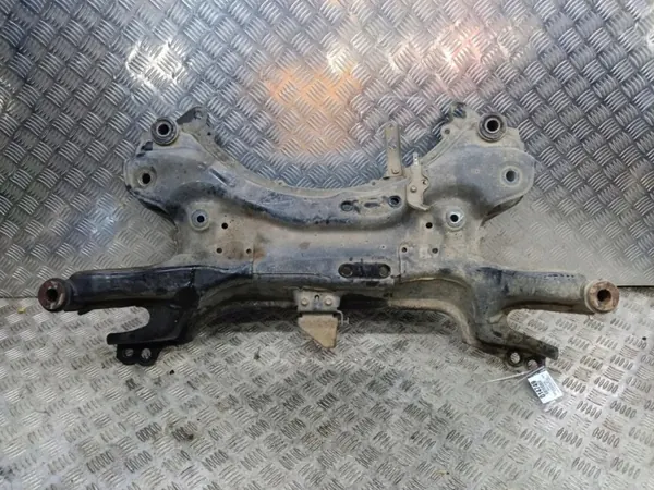 Toyota Avensis T27 Framlyft OEM Wrakowisko-14749- image 2
