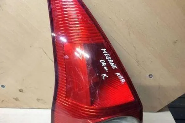 Lámpara trasera izquierda RENAULT MEGANE II ESTATE 8200142684 image 3