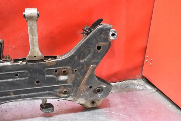Essieu avant OEM 62401-2Y000 pour Hyundai IX35 image 8