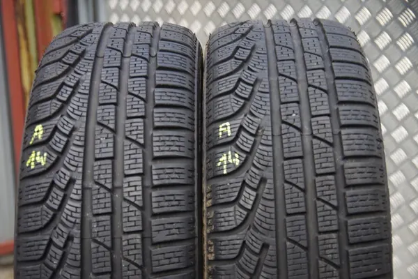 Pirelli Winter 210 SottoZero II 205/50R17 93 H image 2