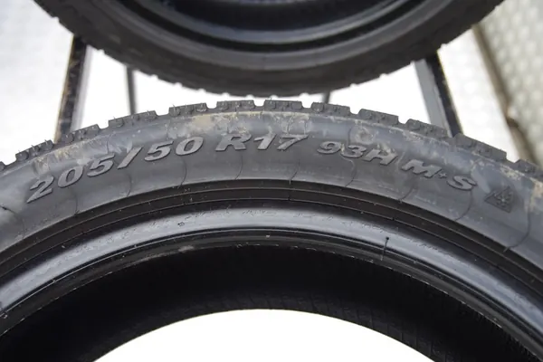 Pirelli Winter 210 SottoZero II 205/50R17 93 H image 5