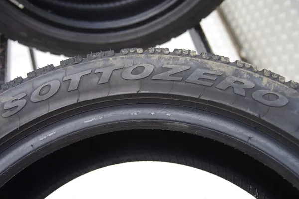 Pirelli Winter 210 SottoZero II 205/50R17 93 H image 7