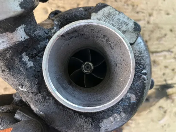 Turbocompresor Mercedes-Benz A611 096 0599 image 3