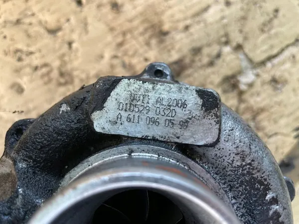 Turbocompresor Mercedes-Benz A611 096 0599 image 4