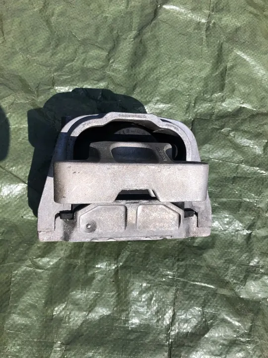 Supporto motore VW Passat B6 3.2 FSI image 2