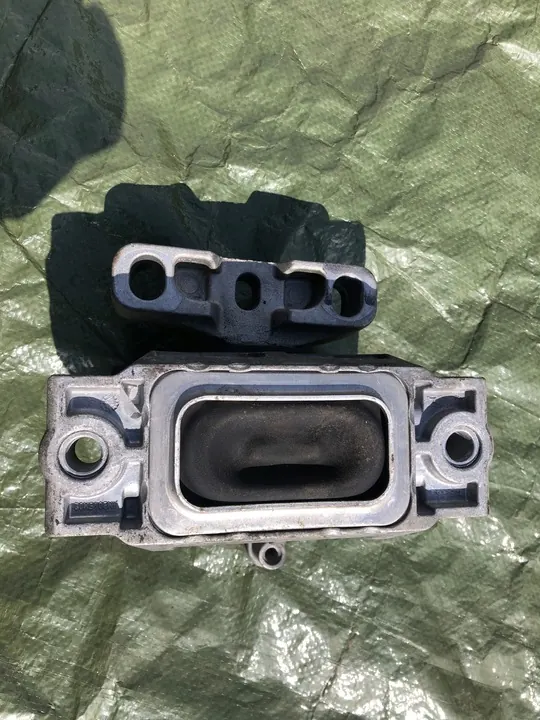 Supporto motore VW Passat B6 3.2 FSI image 3