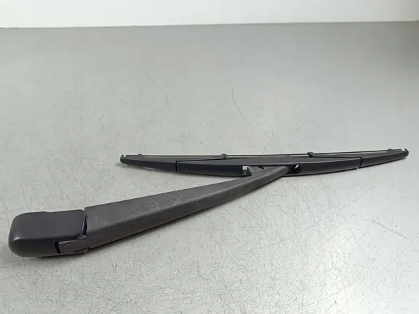 Brazo del limpiaparabris trasero Mitsubishi Outlander 2019 FOB55809 image 1