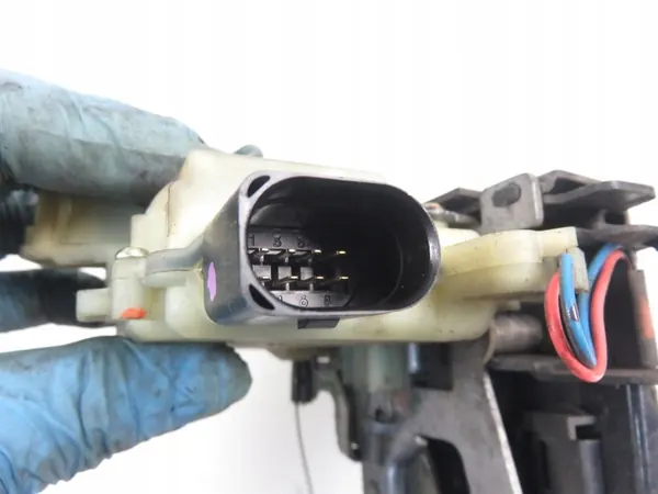 VW Jetta V III 1K Sedan Türschloss Rechts 3B1837016AA image 4