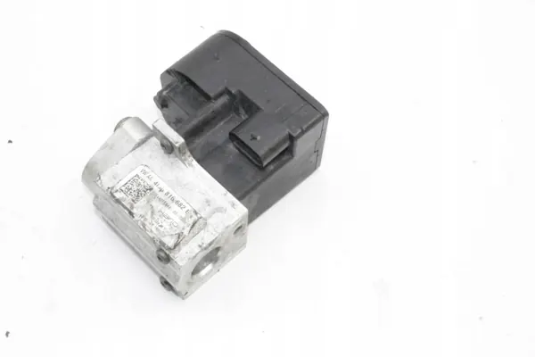 Válvula de expansión A/C Audi e-tron 2021 OEM 4M0816682E image 2
