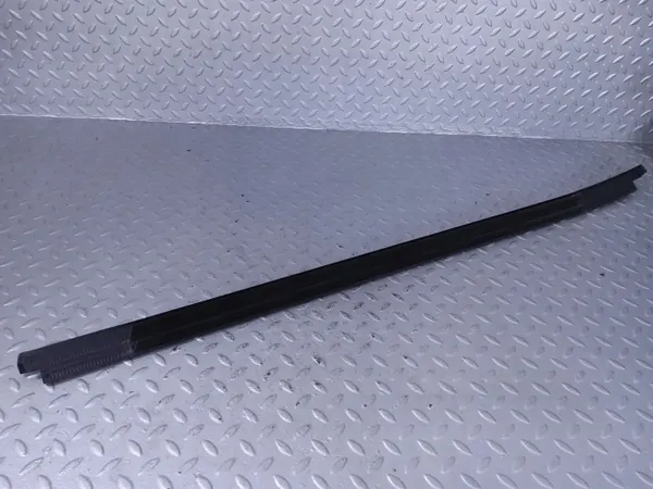 Moldura ventana trasera lado derecho OEM 51359881634 BMW XM image 5