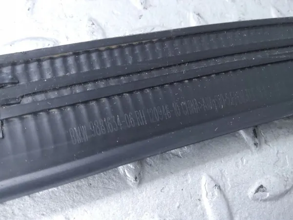 Moldura ventana trasera lado derecho OEM 51359881634 BMW XM image 6
