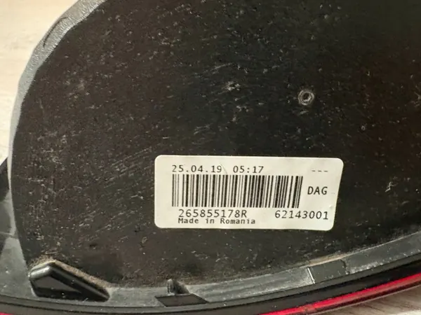 Feu antibrouillard Renault OE arrière droit OEM 265855178R image 3