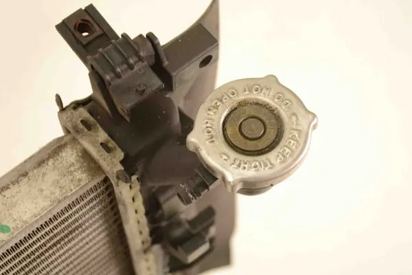 VW ROUTAN Vattentank 3.6L 2013 OEM 04677755AE image 3