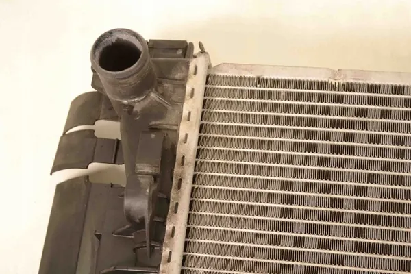 VW ROUTAN Vattentank 3.6L 2013 OEM 04677755AE image 6