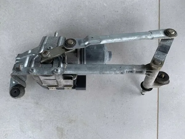 Pyyhkijän moottorin mekanismi vasen etu Seat Altea 5P0955023E image 3