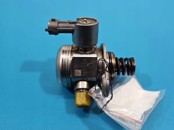 Polttoainepumppu Opel Insignia A / Astra J GTC / GT 2.0 Turbo - 12629135 image 5