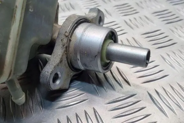 Bromscylinder OEM 32067271 för Opel Astra H Estate image 5