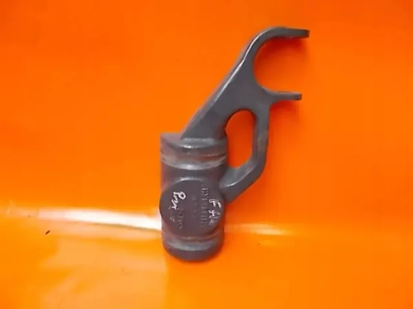 Volvo FH4 vordere untere Stoßdämpferhalterung OEM 21961691 image 2