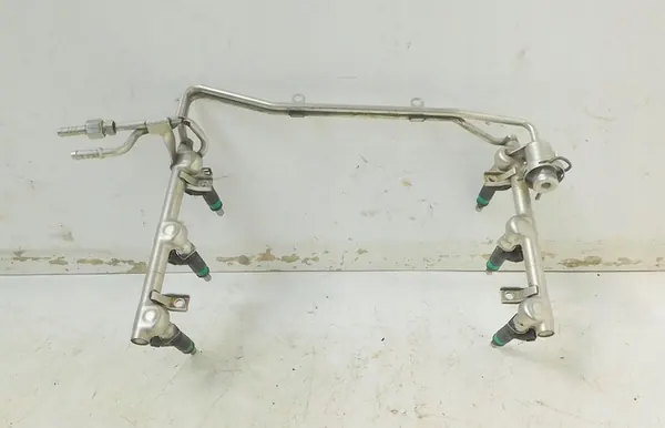 AUDI A4 B6 3.0 V6 Bränsleskena Injektorer 078133534C image 3