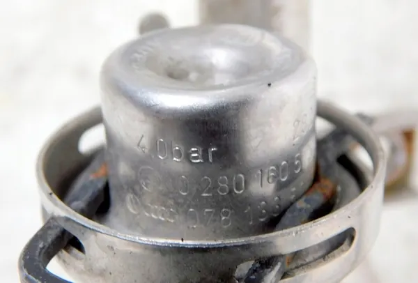 AUDI A4 B6 3.0 V6 Bränsleskena Injektorer 078133534C image 5