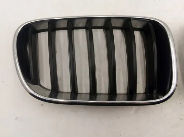BMW X3 F25 Front Grill 51117210725 image 2