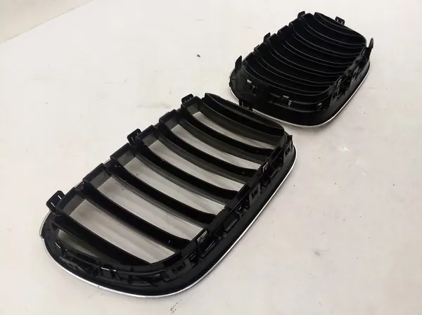 BMW X3 F25 Front Grill 51117210725 image 6