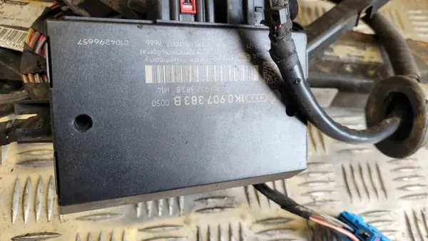 Volkswagen OE 3C0803881D Enganche Desmontable - Usado image 6