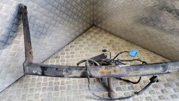 Volkswagen OE 3C0803881D Enganche Desmontable - Usado image 9