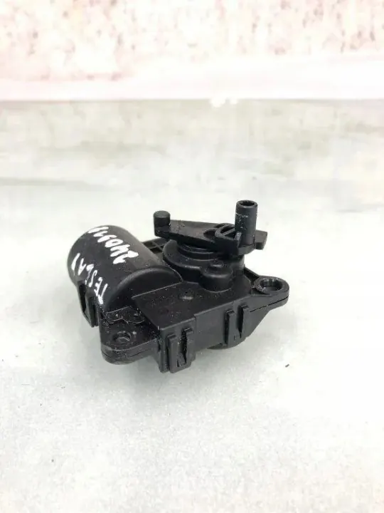 Tesla Model Y Lämmitysventtiili OEM 2996639X image 3