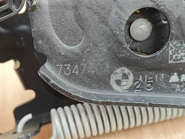 Verrou de capot gauche OEM 7347404 pour BMW G30 G31 image 5