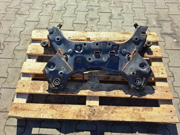 Kia Carens IV 13-19 Framkorsbalk OEM Begagnad image 4