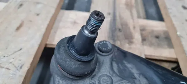 Braccio di Controllo Inferiore Audi Q3 2.0 TFSI image 7