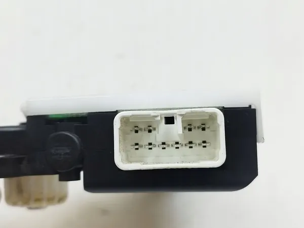 Toyota Verso 2011 OE 63260-64010 image 4