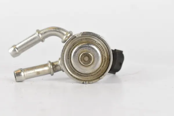 INJECTEUR ADBLUE RENAULT NISSAN 160728750R image 3