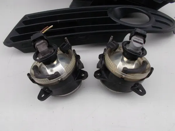 Copertura Griglia Paraurti VW Polo 9N3 Destra image 9