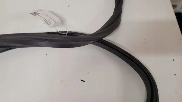 Junta do porta-malas Citroen C3 OEM JUT108759 - Usado image 3