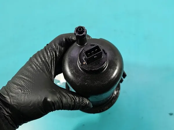 Carcaça do Filtro de Combustível Opel Zafira B 1.9 CDTI image 5