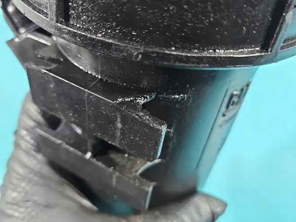 Carcaça do Filtro de Combustível Opel Zafira B 1.9 CDTI image 6